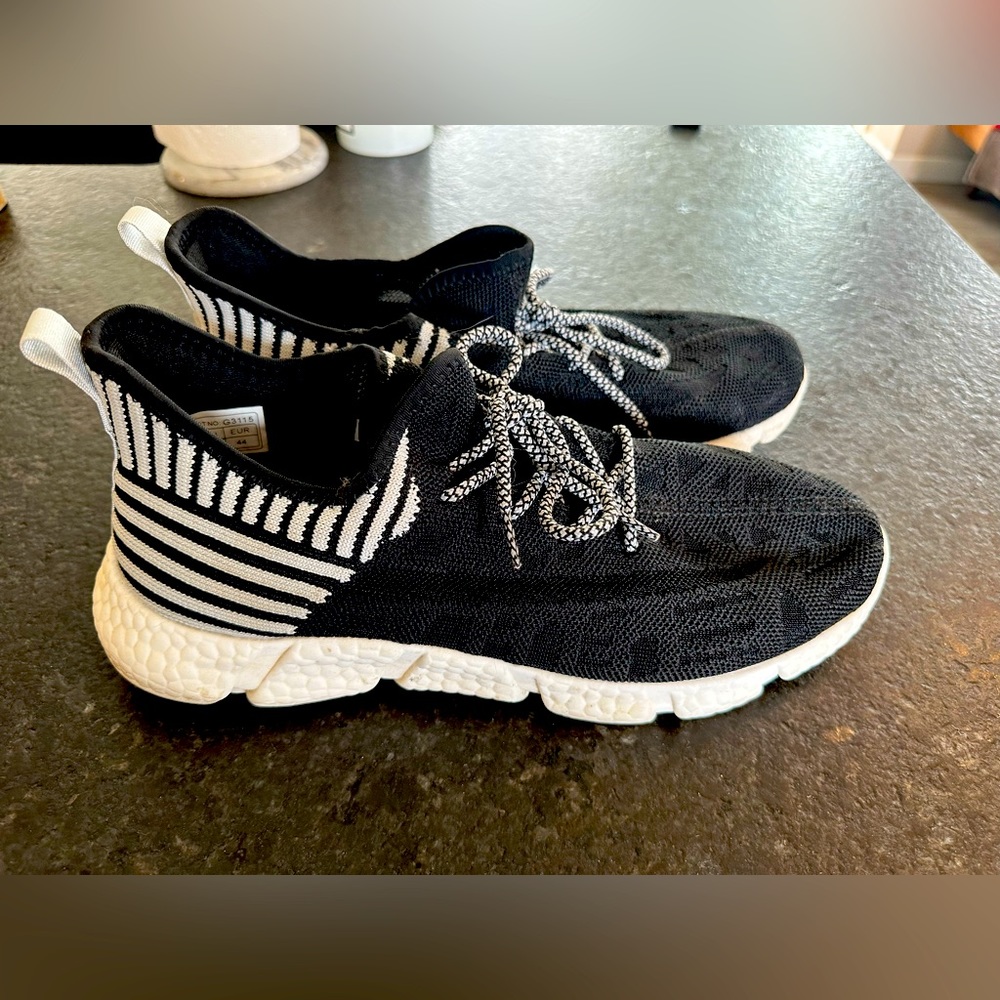 Men’s athletic sneakers. From Amazon. Size 11 or eu44